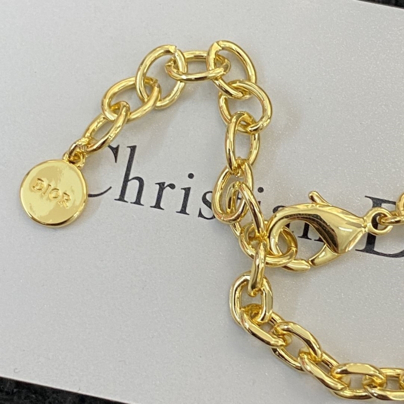 CHRISTIAN DIOR